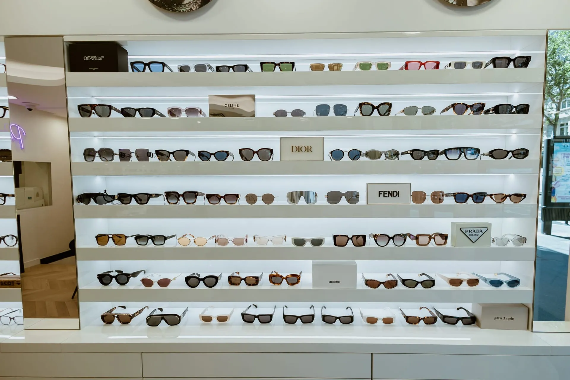 Mur de solaires de la boutique Haussmann
